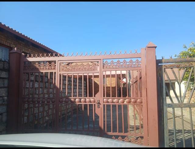 3 BEDROOM HOUSE FOR SALE IN PHILLIP NEL PARK